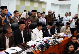 Menag Nasaruddin Umar bersama Komisi VIII DPR RI saat raker menyepakati