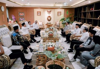 Mensos Saifullah Yusuf menerima kunjungan empat bupati Jawa Timur terpilih di Jakarta, Rabu (19/2)