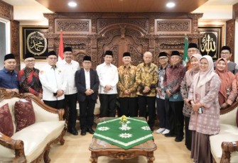 Menag bersama jajaran Kemenag dan jajaran PP Muhammadiyah di Jakarta, Selasa (11/3)