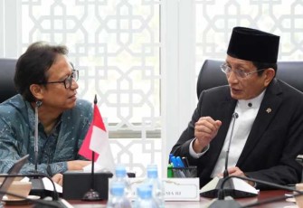Menag Nasaruddin Umar dan Menteri Kesehatan Budi Gunadi Sadikin di Kantor Kementerian Agama