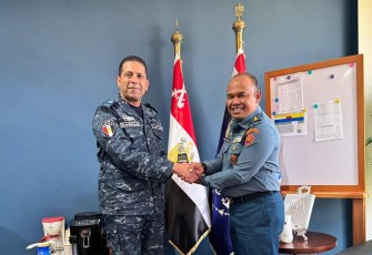 Atase Pertahanan RI di Kairo, Kolonel Laut (P) Dafris D. Syahruddin mendampingi Komandan Satgas MTF XXVIII-P UNIFIL yang juga merupakan Komandan KRI Sultan Iskandar Muda (SIM)-367 Letkol Laut (P) Anugerah Annurullah melaksanakan Courtesy Call kepada Port Said Naval Base Commander, Rear Admiral Waleed Sayed Mohkhtar di Port Said Naval Base, Mesir, Selasa (14/01/2025)