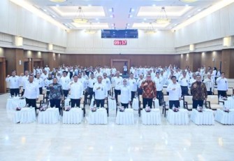 Foto bersama dalam workshop persiapan pemeriksaan atas laporan keuangan pemerintah pusat (LKPP), laporan keuangan kementerian/lembaga (LKKL), dan laporan keuangan bendahara umum negara (LKBUN) tahun 2024 di kantor BPK RI, di Jakarta.