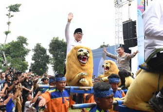  Kementerian Desa dan Pembangunan Daerah Tertinggal (Kemendes PDT) menggelar Peringatan Pertama Hari Desa di Lapangan Desa Cisaat, Kecamatan Ciater. Subang