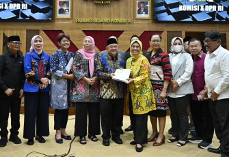 Mendikdasmen, Abdul Mu’ti, menghadiri undangan Rapat Kerja bersama Komisi X Dewan Perwakilan Rakyat (DPR) RI, di Jakarta Rabu (22/1).