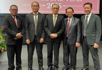 Ketua Mahkamah Agung (MA) Republik Indonesia (RI) Prof. Dr M Sunarto, S.H., M.H. saat foto bersama