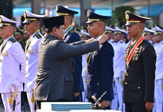 Presiden Republik Indonesia Prabowo Subianto  melantik serta mengambil sumpah sebanyak 2.000 Perwira Remaja TNI-Polri