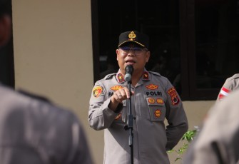 Wakil Kepala Kepolisian Daerah (Wakapolda) Papua, Brigjen Pol Dr. Faizal Ramadhani, S.Sos., S.I.K., M.H., memimpin apel Satuan Kerja (Satker) Bidang Hubungan Masyarakat (Humas) Polda Papua di halaman Mako Polda Papua, Kota Jayapura, pada Rabu (08/01/2025)