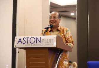 Pelaksana Harian (Plh.) Direktur Jenderal (Dirjen) Bina Keuda Kemendagri Horas Maurits Panjaitan dalam Rapat Koordinasi BUMD Lembaga Keuangan dan Aneka Usaha yang berlangsung secara hybrid dari Hotel Aston Pluit, Jakarta Utara, Kamis (2/10/2025)