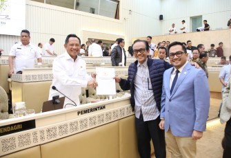 Mendagri di Ruang Rapat Komisi II Gedung Nusantara DPR RI, Jakarta, Rabu (22/1/2025).