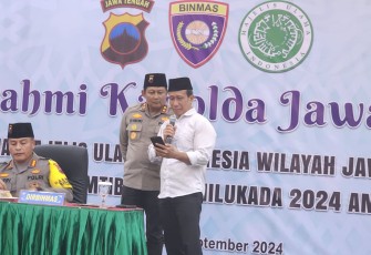 Wakil Ketua PWI Jawa Tengah Zainal Petir ( baju putih)
