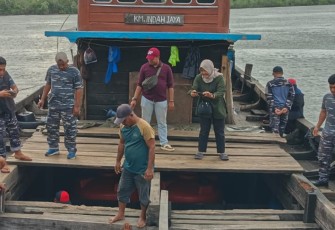 TNI AL Gagalkan Kapal Diduga Muatan Pasir Timah Ilegal Seberat 45,7 Ton di Pangkal Pinang 