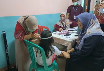 Warga Beji Timur menjadi salah satu peserta uji coba Program Pemeriksaan Kesehatan Gratis (PKG) di Puskesmas Beji, Selasa (14/01/25).