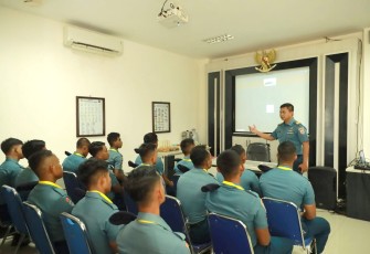 Koarmada III Gelar Latihan Maintenance Meriam KRI dan Prosedur Misfire 