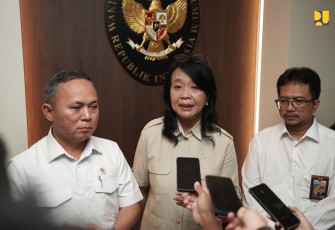 Wakil Menteri Pekerjaan Umum (PU) Diana Kusumastuti menerima kunjungan Wakil Menteri Hak Asasi Manusia (HAM) Mugiyanto di Kantor Kementerian PU, Senin (13/1)