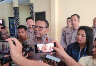 Kapolda Papua, Irjen. Pol. Patrige Renwarin, telah mengerahkan personel yang tergabung dalam Satgas Operasi Damai Cartenz untuk memburu para pelaku penembakan tersebut