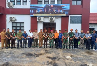 Foto bersama usai rapat