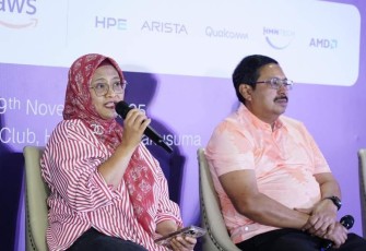 Direktur Utama Telkom Indonesia Dian Siswarini saat memberikan paparan pada acara Lintas Teknologi Solutions Day 8th Edition yang diselenggarakan di Royale Golf Halim, Jakarta pada Sabtu, (29/11)