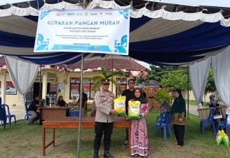 Gerakan Pangan Murah Sinergi Polri dan Perum Bulog di Mapolsek Belitang III