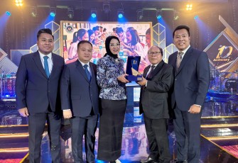 Badan Gizi Nasional (BGN) menerima penghargaan kategori Penggerak Ekonomi “Peningkatan Ekonomi Rakyat dengan Program Makan Bergizi Gratis (MBG)” yang diterima oleh Kepala Biro Hukum dan Humas BGN, Khairul Hidayati dalam perayaan 10 tahun Nusantara TV bertajuk A Symphony of Nusantara, Jumat (28/11).