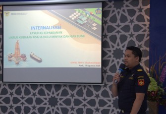 Muhamad Reza Nugraha dari Direktorat Fasilitas Kepabeanan sebagai narasumber. 