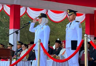 Bupati Cen Sui Lan Pimpin Upacara di Pantai Piwang, Minggu (17/08/2025) Pukul 07.00 WIB.