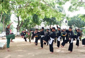 Latihan pencak silat militer prajurit Kodim 0801/Pacitan