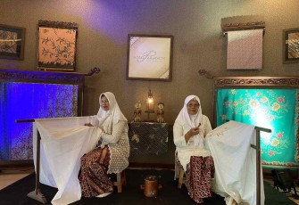 Hari Batik Nasional di Solo Paragon Hotel & Residences