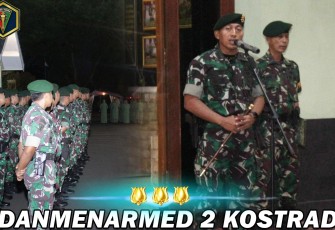 Kolonel Arm Siswo Budiarto, S.I.P., M.M., M.I.Pol., selaku Komandan Resimen Armed 2/PY/2 Kostrad, memberikan jam pimpinan kepada seluruh warga Putra Yudha. 