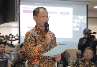 Direktur  Kenavigasian, Hernadi Tri Cahyanto, saat membuka FGD Keselamatan Pelayaran di Ruang Sriwijaya Kantor Pusat Direktorat Jenderal Perhubungan Laut pada hari Jumat (04/7/2025).