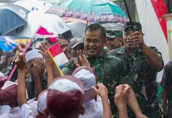 Kepala Staf Angkatan Darat (Kasad) Jenderal TNI Maruli Simanjuntak, M.Sc. meresmikan sumur bor di Mojokerto, Senin (24/2/2025)
