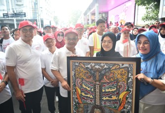 Menteri Mu’ti dalam acara puncak yang juga dihadiri oleh Wakil Menteri Pendidikan Dasar dan Menengah, Fajar Riza Ul Haq; Walikota Jakarta Pusat, Arifin; beserta jajaran Kemendikdasmen di Jakarta, (3/8).