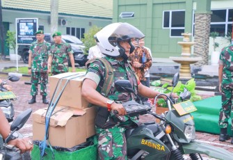 Korem 031/WB Salurkan Bantuan 500 Paket Sembako HUT Ke-80 TNI