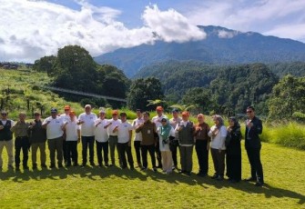 Holding Perkebunan Nusantara Melalui PTPN I bersama Menko PMK Gerakkan Penanaman Ribuan Pohon di Puncak