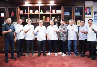 Wagub Nyanyang saat Terima Silaturahmi IKM Kepri  di Gedung Graha Kepri, Senin (08/12/2025).
