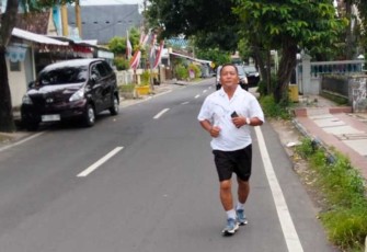 PNS Sugeng Hariana bina fisik persiapan berangkat haji, Rabu (1/1/25)