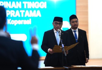 Menkop Budi Arie Setiadi melantik pejabat pimpinan baru di Kemenkop, Jum'at (3/1/25)