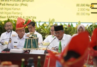 Menteri PU Dody Hanggodo saat memberikan pemaparan dalam rakor ketahanan pangan di Sulsel, Jum'at (17/1)