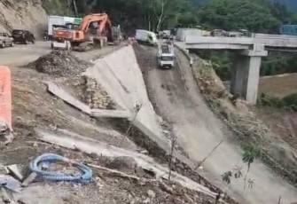 Penutupan jalan lintas Kabupaten Maros ke Bone