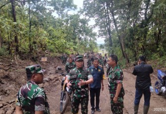 Dansatgas TMMD ke 123 Kodim 1405/Parepare Letkol Kav. S. Simanjuntak cek lokasi sasaran fisik, Jum'at (28/2)