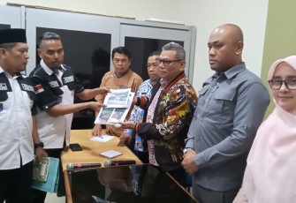 Wakil Ketua II Bidang Hukum dan Perundangan Undangan, Guntur Saputra SH saat beraudiensi dengan Satpol PP di Depok, Jum'at (7/3)