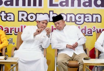 Pengasuh Ponpes Dalwa, Al Habib Segaf Baharun bersama Menteri Nusron Wahid di Pasuruan 