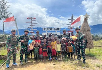 Berbagi kebahagiaan dengan warga di Kab Puncak