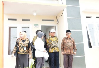 Mendikdasmen Abdul Mu'ti saat meninjau program rumah guru di Cileungsi, Kab. bogor, Selasa (25/3)