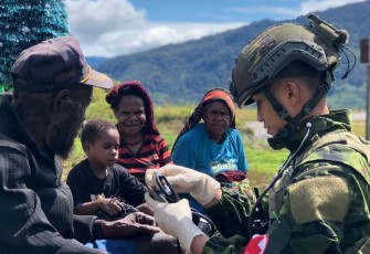 Pemeriksaan kesehatan dan pengobatan warga kampung Gigobak