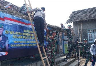 TNI Renovasi Panti Asuhan Citra Diri di Pacitan