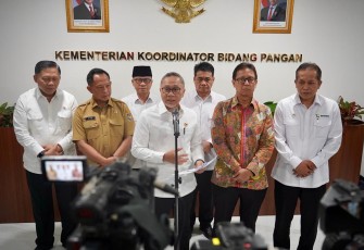 Menko Bidang Pangan Indonesia, Zulkifli Hasan yang juga Kepala Satuan Tugas (Satgas) saat memberi keterangan pers.