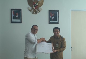 Kepala Dinkes Kota dr. Dharma Setyawan (kanan) Jalin Kerjasama dengan BPJS Ketenagakerjaan Cabang Blitar Lindungi Kader Posyandu dari Kecelakaan Kerja