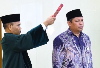 Menteri Kesehatan (Menkes), Budi Gunadi Sadikin, secara resmi melantik Sardi sebagai Inspektur Investigasi Kementerian Kesehatan pada Selasa (15/4)