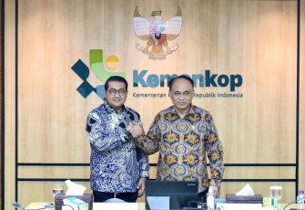 Menkop Budi Arie Setiadi bersama Menekraf Teuku Riefky Harsya di Jakarta, Rabu (16/4)
