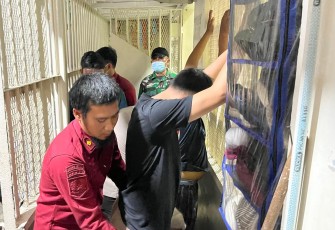 Gelar Razia Rutin Kamar Warga Hunian Warga Binaan Bersama Aparat TNI dan Polri di Rutan Kelas I Medan